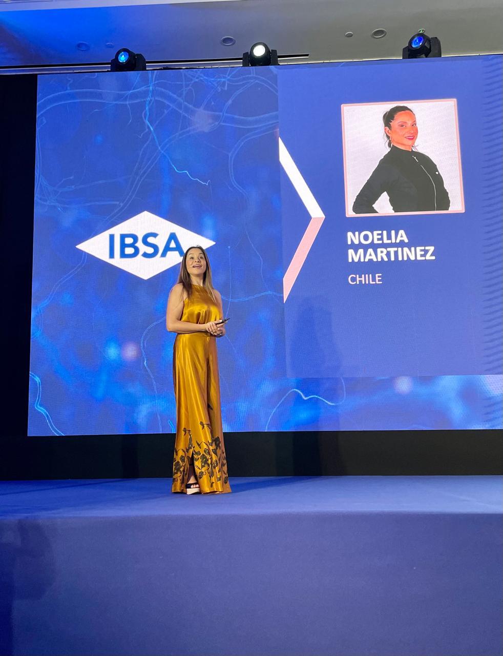 Dra. Noelia Martínez durante una presentación profesional